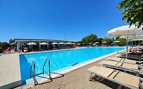 Long Beach Village Spiaggia Privata Inclusa Lido Adriano 2*